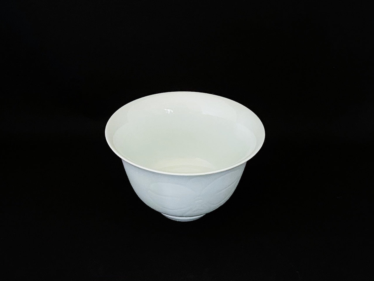 【井上萬二窯作】白磁蘭彫文丼