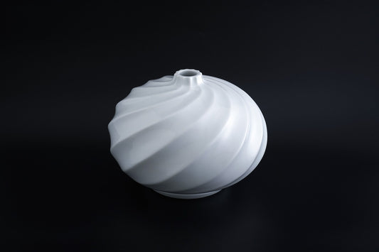 【井上萬二作】白磁渦文壷 Φ24.5