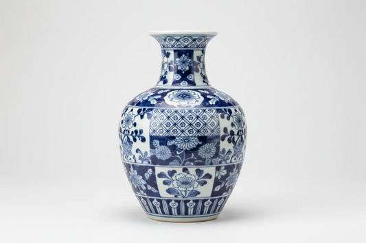 Blue and white flower pattern vase
